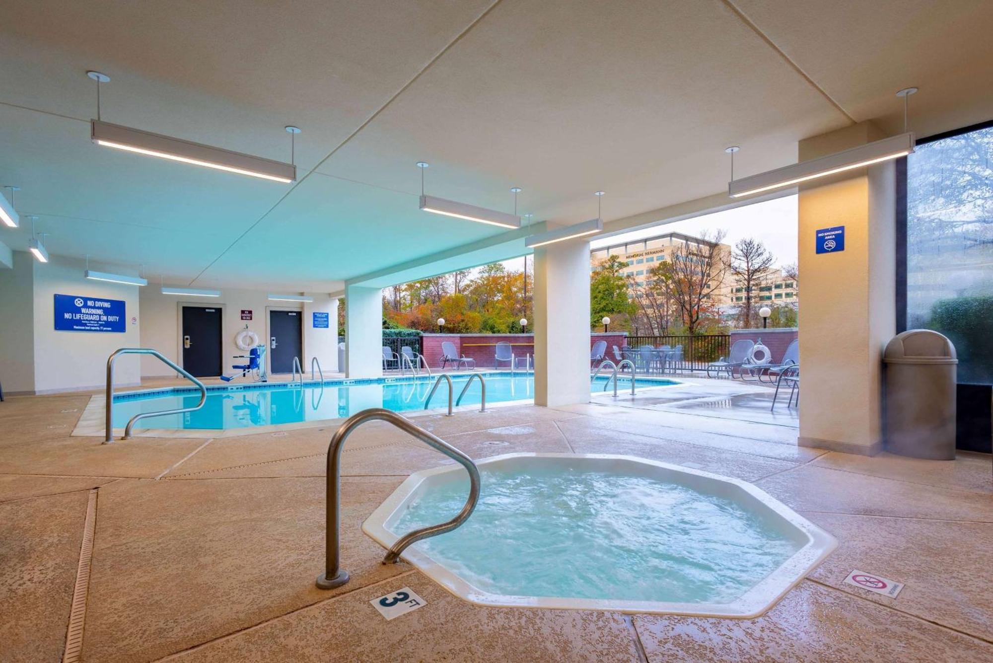 Heritage Inn & Suites The Woodlands, Trademark By Wyndham Exterior foto